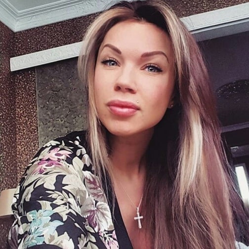 Первая жена Дмитрия Тарасова заявила, что не будет работать. Она занимается прививанием дочери хорошего